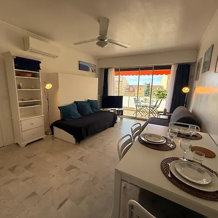 Peaceful La Pinede For Couple 昂蒂布